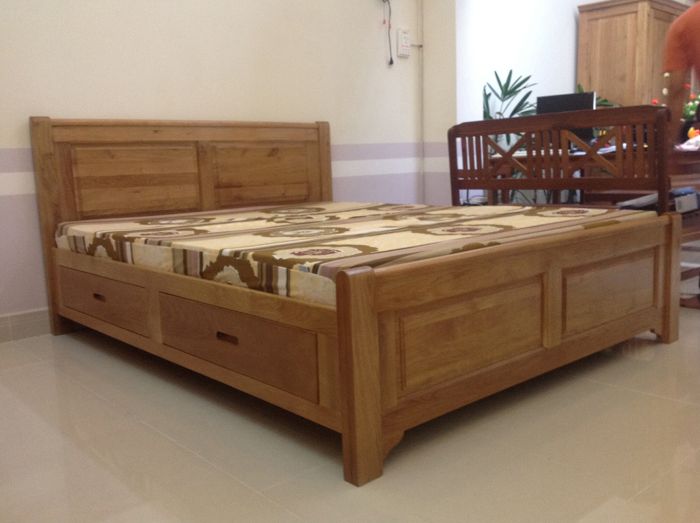 Giường làm từ gỗ Pơ-mu