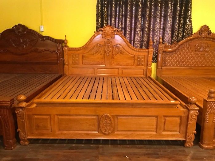 Giường ngủ gỗ gõ trơn kiểu Nữ Hoàng 