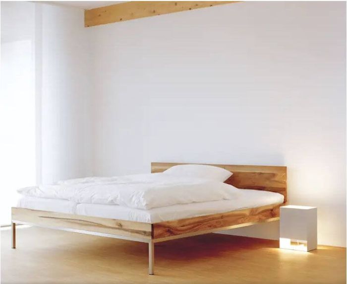 Mẫu giường kết hợp gỗ và chân kim loại 