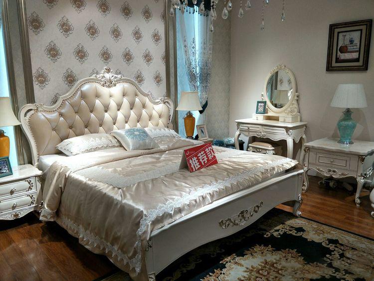 Không gian phòng ngủ đẹp tinh tế với mẫu giường ngủ trắng