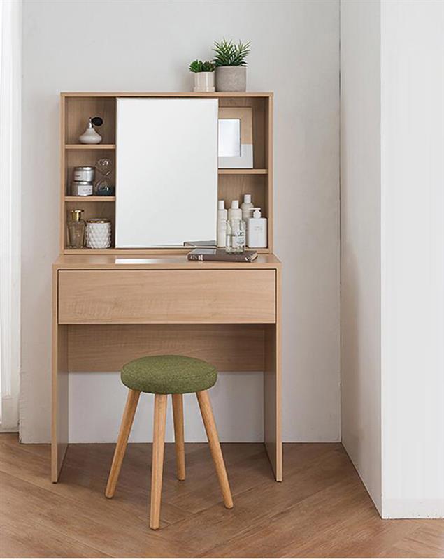 Bàn trang điểm đơn giản nhưng cực tiện dụng cho chị em