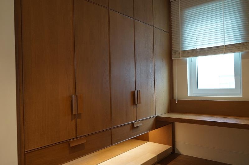 Gọn gàng hơn với thiết kế tủ áo âm tường đẹp, phong cách