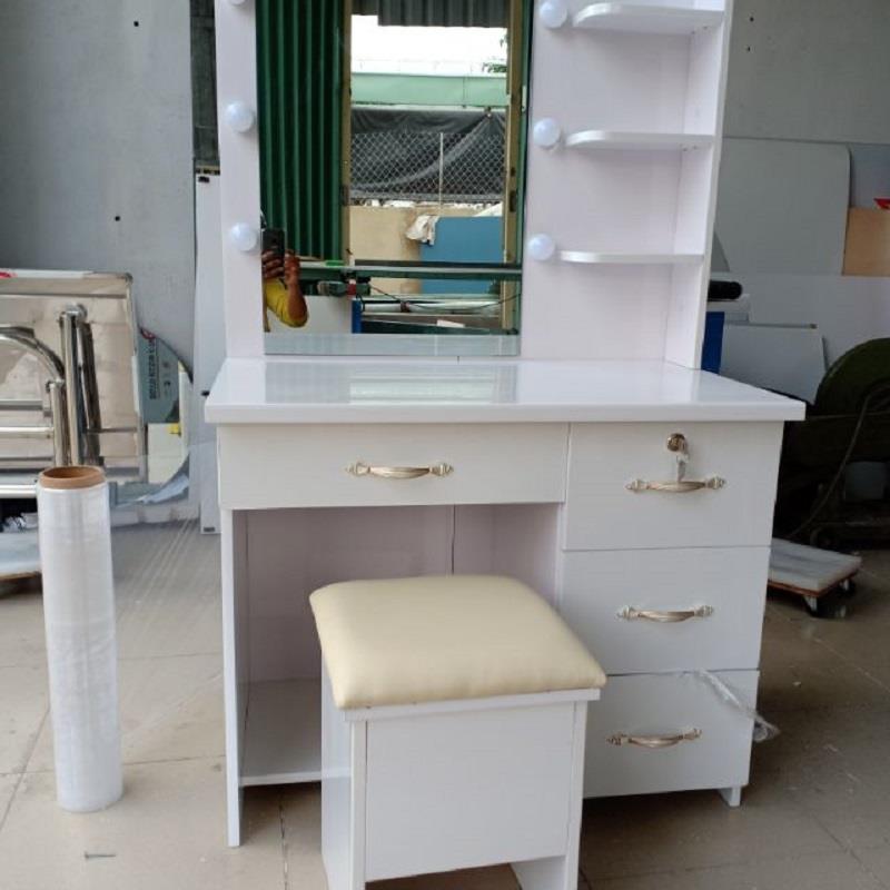 Mọi điều cần biết về bàn trang điểm nhựa Đài Loan