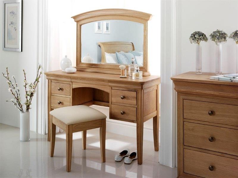 Nhận thiết kế bàn trang điểm bằng gỗ theo yêu cầu