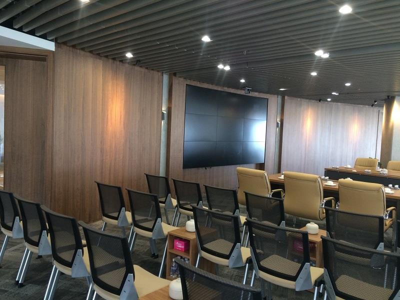 Thiết kế nội thất văn phòng gỗ công nghiệp siêu đẹp cùng Triệu Gia