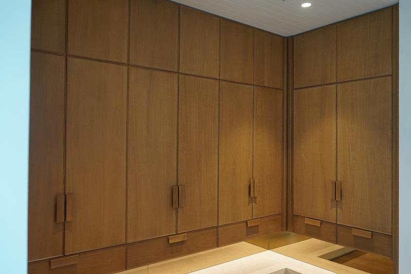 Tủ áo gỗ sồi Nga giá bao nhiêu? Có đắt không?